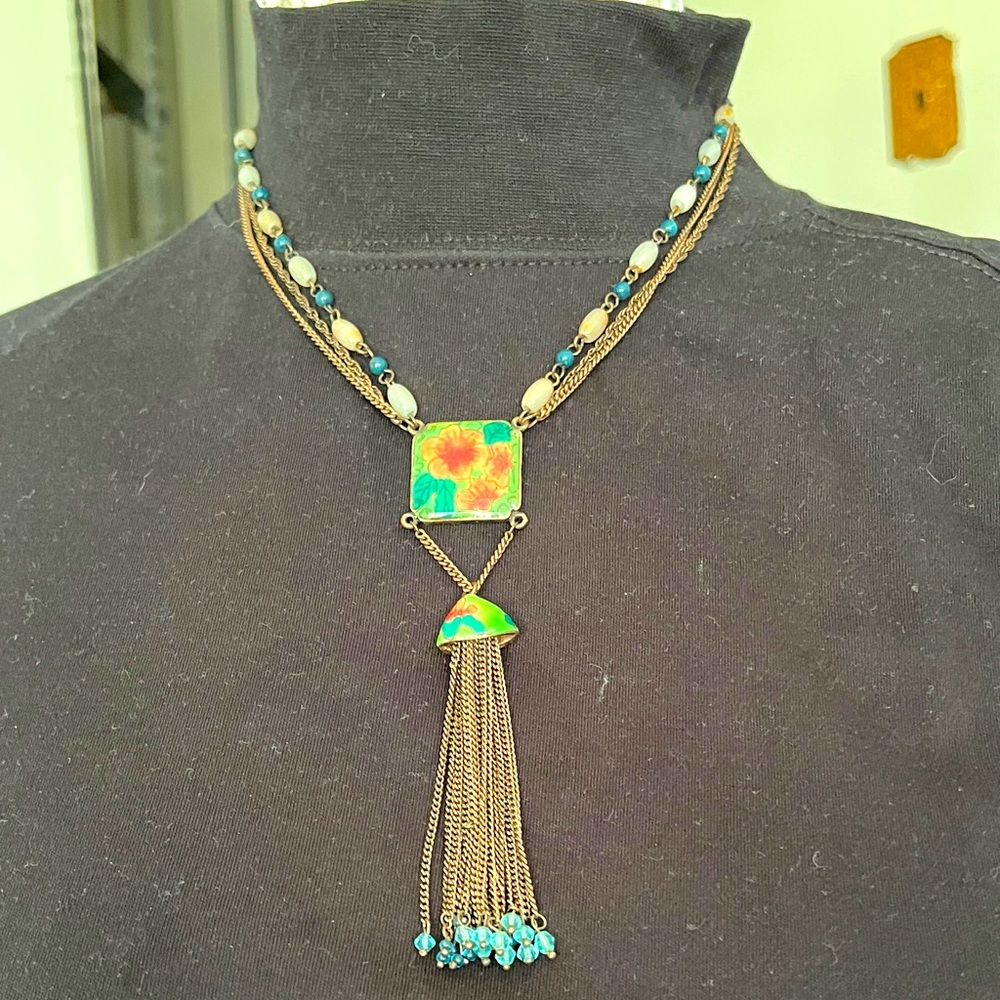 Blue and white beaded floral pendant necklace